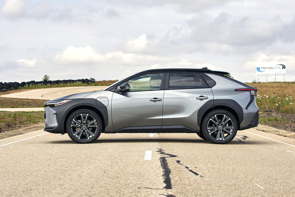 2023 Prueba Toyota bZ4X AWD 14 Motor16