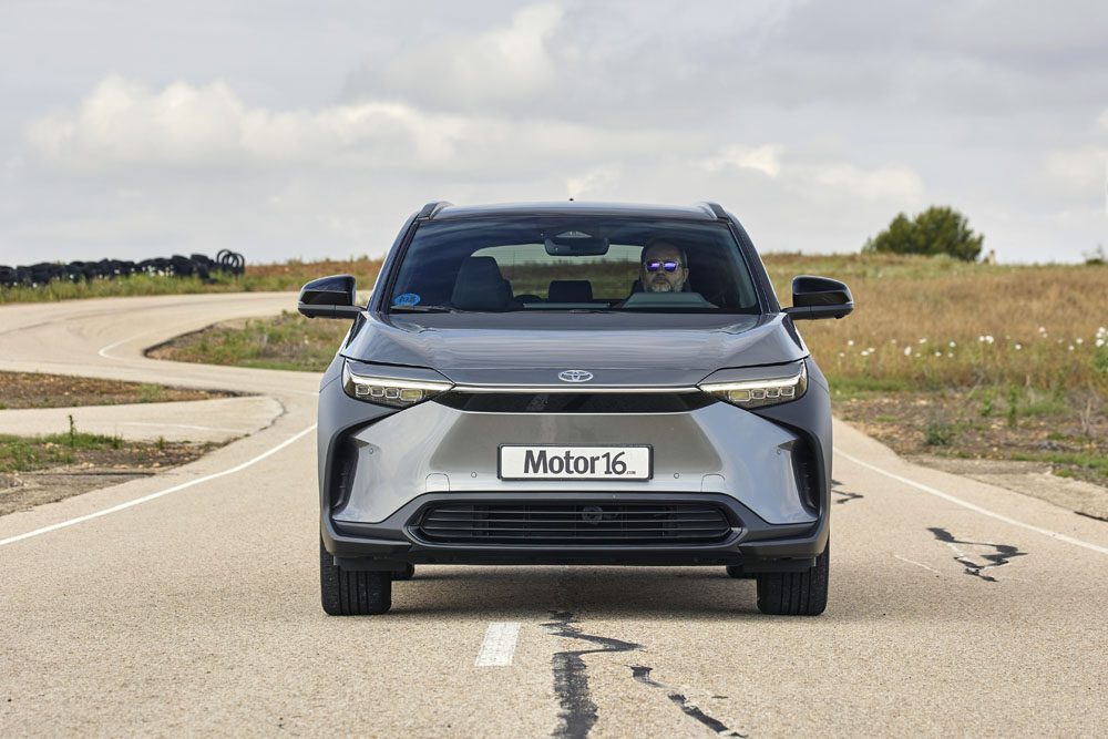 2023 Prueba Toyota bZ4X AWD 15 Motor16