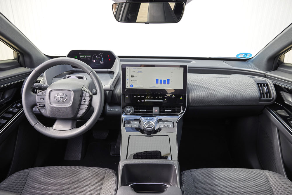 2023 Prueba Toyota bZ4X AWD 16 Motor16