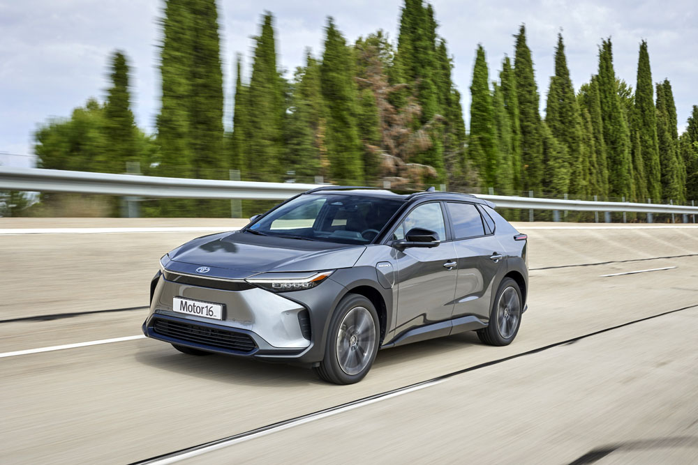 2023 Prueba Toyota bZ4X AWD 4 Motor16