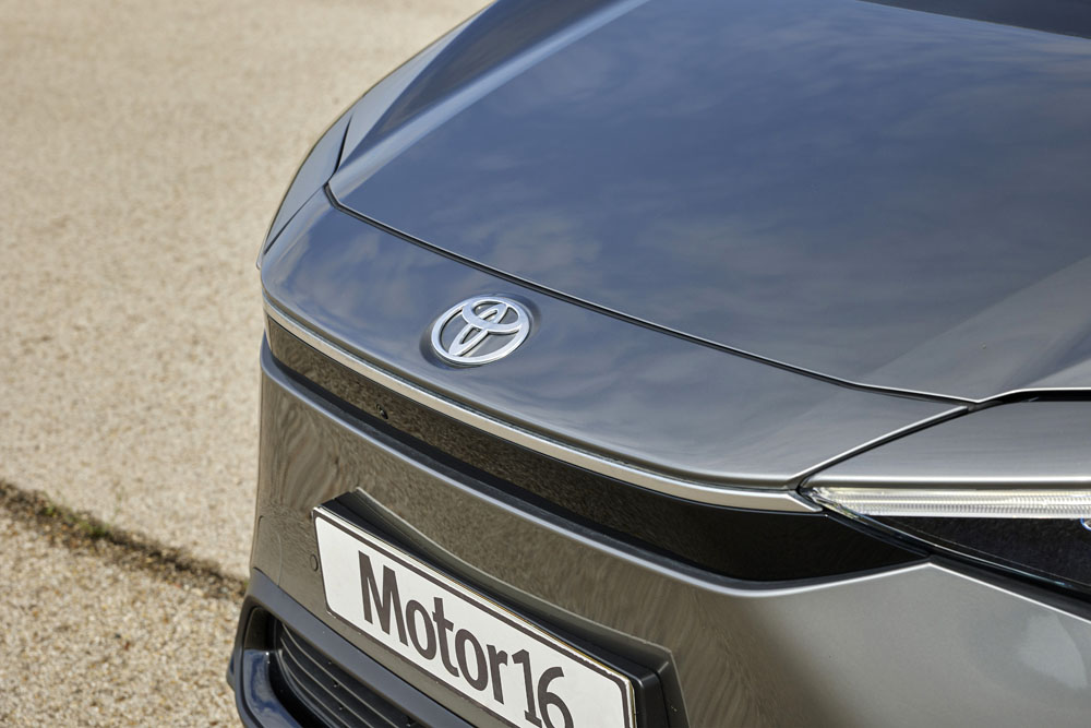 2023 Prueba Toyota bZ4X AWD 5 Motor16