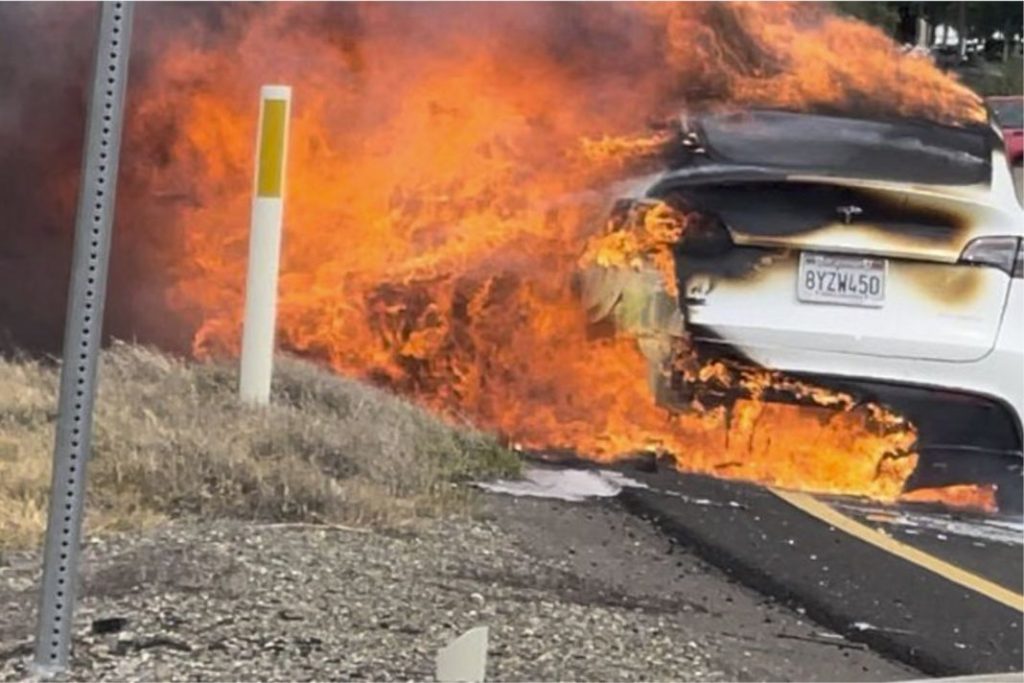 2023 incendio coche electrico 3 Motor16