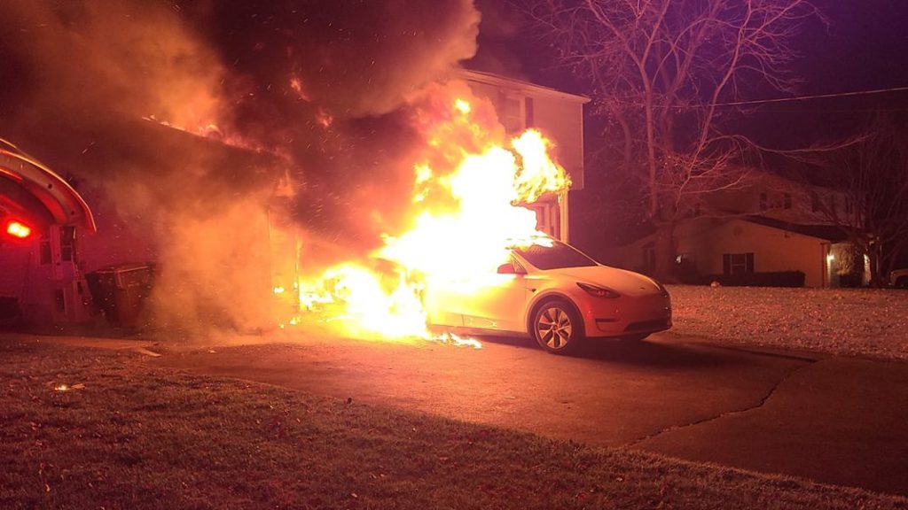2023 incendio coche electrico 4 Motor16