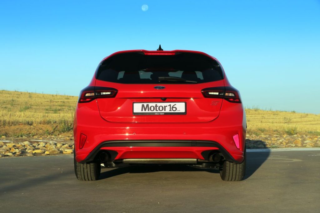 Prueba del Ford Focus ST 2.3 EcoBoost: Un compacto deportivo para el día a día 8 Motor16 830A1348b Motor16