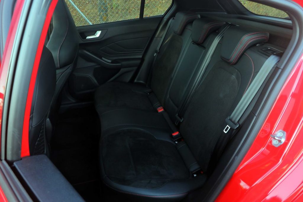 Prueba del Ford Focus ST 2.3 EcoBoost: Un compacto deportivo para el día a día 17 Motor16 830A1391b Motor16