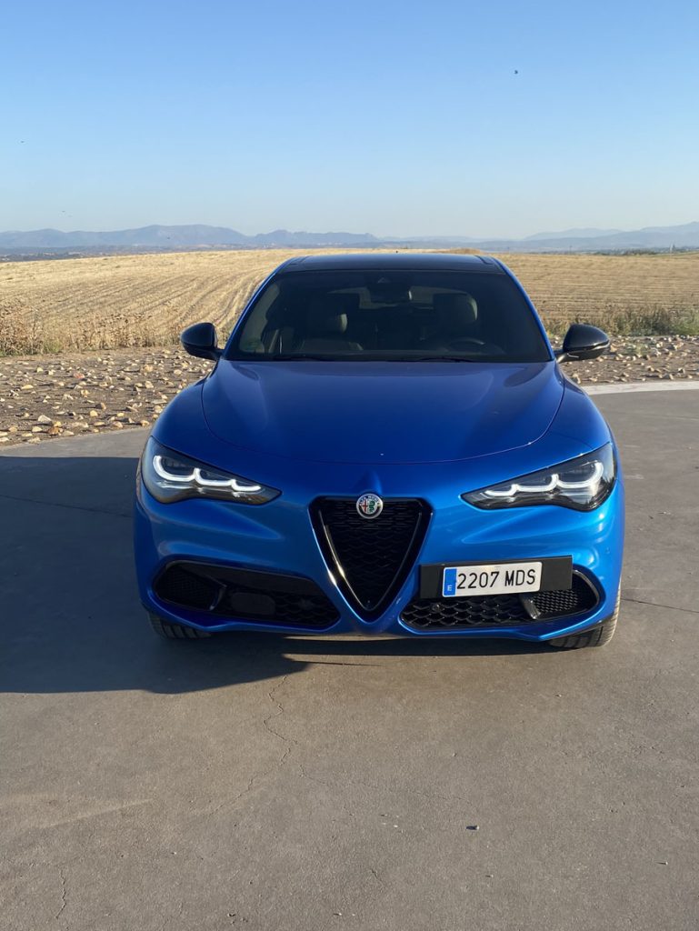 Probamos el Alfa Stelvio 2.2 diésel: con el aire de la vieja escuela 14 Motor16 ALFA ROMEO STELVIO 5 Motor16