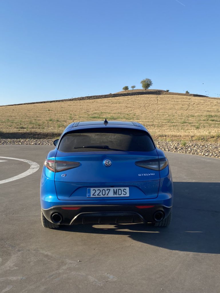 Probamos el Alfa Stelvio 2.2 diésel: con el aire de la vieja escuela 12 Motor16 ALFA ROMEO STELVIO 7 Motor16