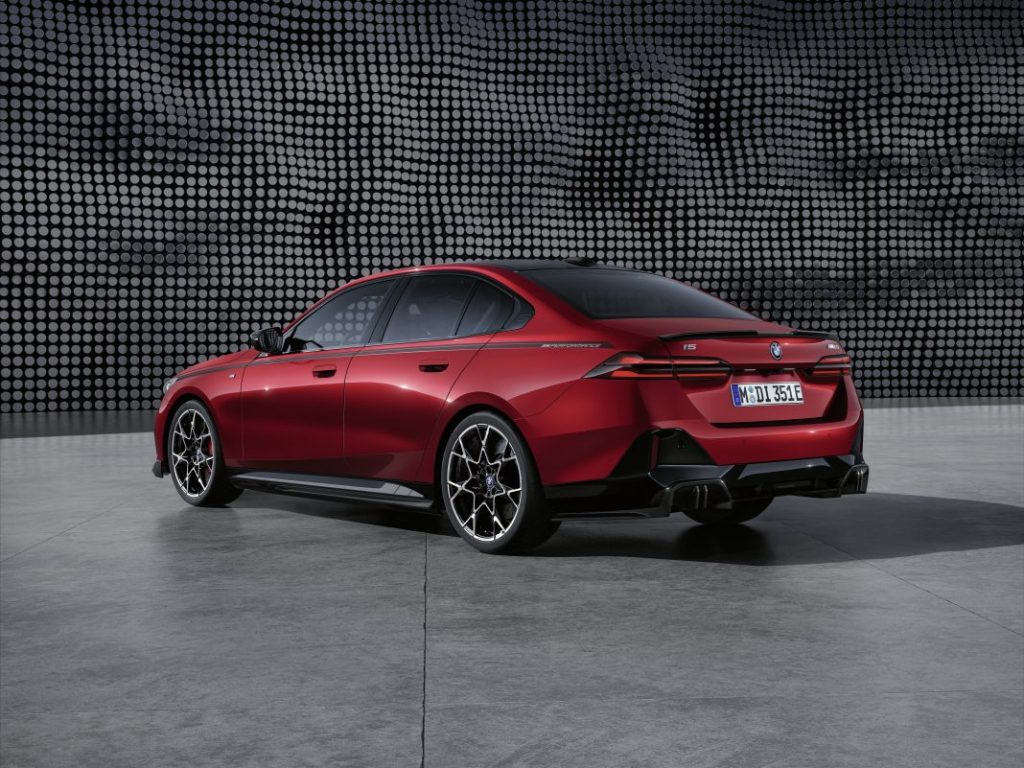 Ya es posible personalizar los nuevos BMW Serie 5 e i5 con los accesorios BMW M Performance 1 Motor16 BMW Serie 5 M Performance Parts 20 Motor16