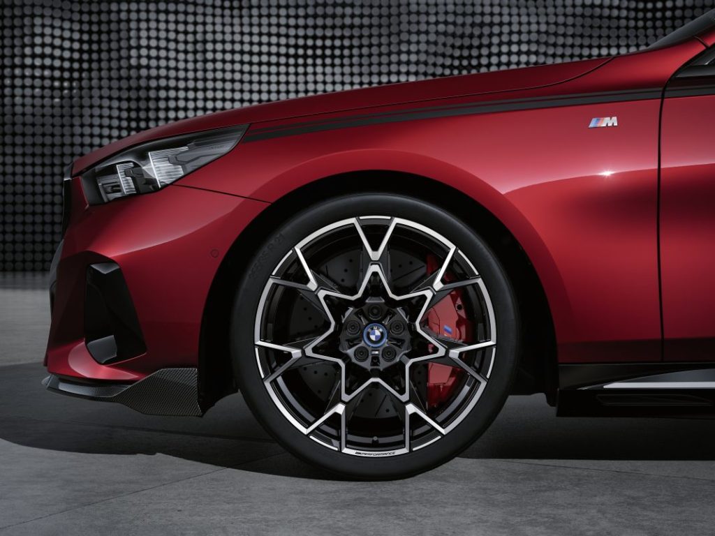 Ya es posible personalizar los nuevos BMW Serie 5 e i5 con los accesorios BMW M Performance 10 Motor16 BMW Serie 5 M Performance Parts 3 Motor16