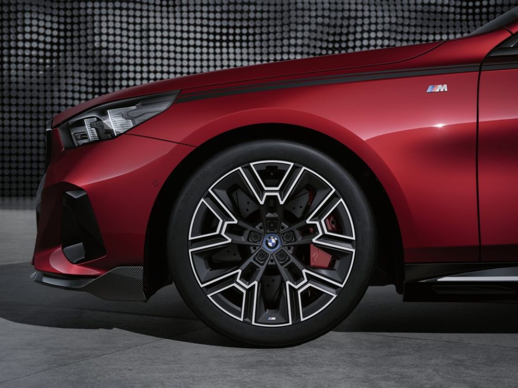 Ya es posible personalizar los nuevos BMW Serie 5 e i5 con los accesorios BMW M Performance 8 Motor16 BMW Serie 5 M Performance Parts 4 Motor16