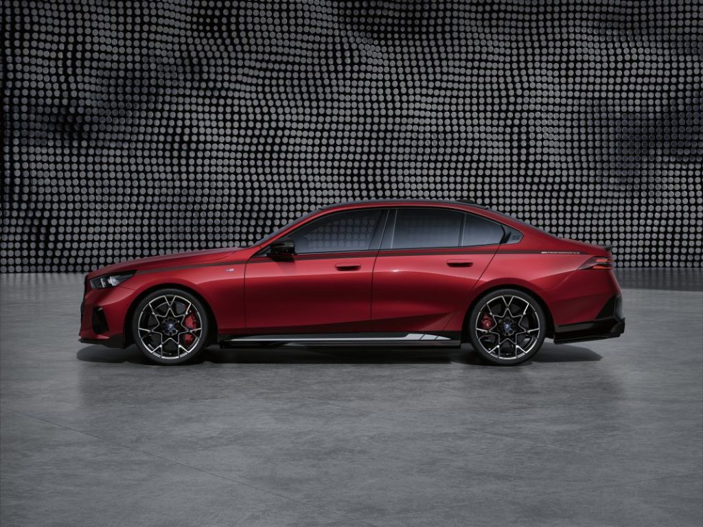 Ya es posible personalizar los nuevos BMW Serie 5 e i5 con los accesorios BMW M Performance 4 Motor16 BMW Serie 5 M Performance Parts 6 Motor16