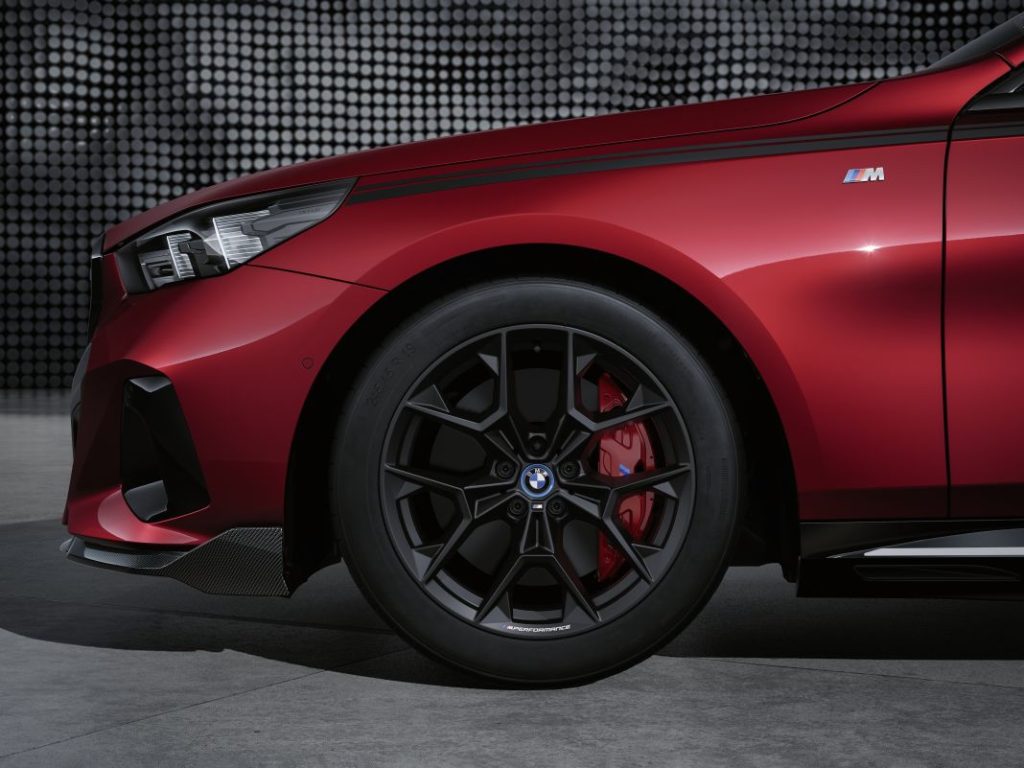 Ya es posible personalizar los nuevos BMW Serie 5 e i5 con los accesorios BMW M Performance 9 Motor16 BMW Serie 5 M Performance Parts 7 Motor16