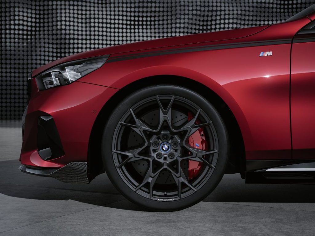 Ya es posible personalizar los nuevos BMW Serie 5 e i5 con los accesorios BMW M Performance 7 Motor16 BMW Serie 5 M Performance Parts 8 Motor16