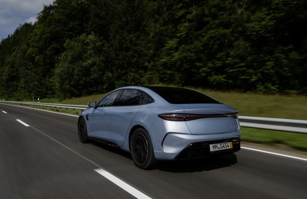 El BYD Seal, otra alternativa al Tesla Model 3, llega a Europa 1 Motor16 BYD Seal (10)