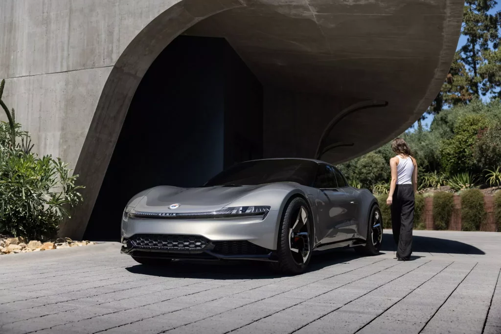 Fisker Ronin EV: el Tesla Roadster -aunque aún no está en el mercado- ya tiene rival 4 Motor16 Fisker Ronin 2 1 2048x1366 1 Motor16