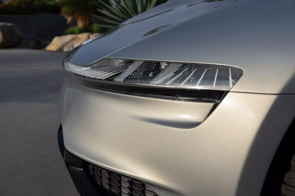 Fisker Ronin EV: el Tesla Roadster -aunque aún no está en el mercado- ya tiene rival 10 Motor16 Fisker Ronin 8 2048x1366 1 Motor16