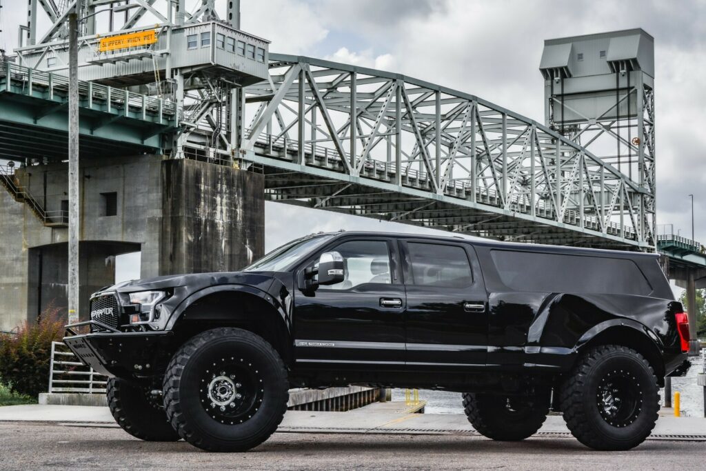 Ford F 250 10 plazas 17 Motor16