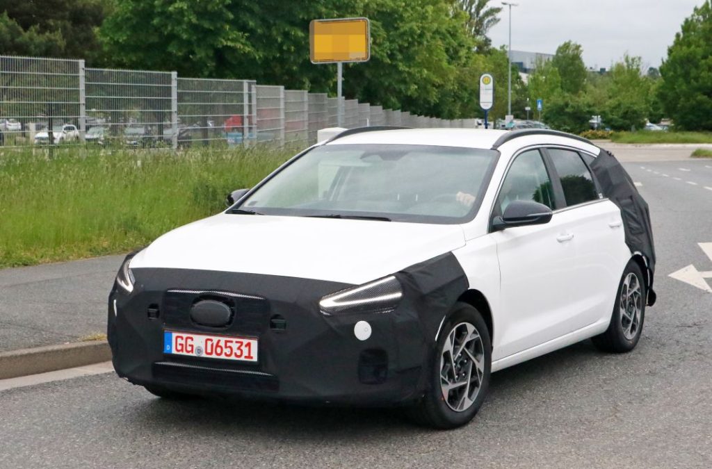Este es el Hyundai i30 familiar, que será renovado en 2024 12 Motor16 Hyundai i30 Wagon facelift 11 Motor16