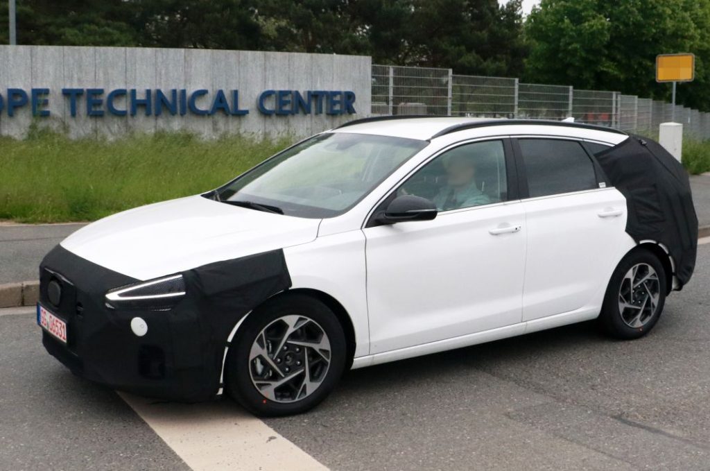 Este es el Hyundai i30 familiar, que será renovado en 2024 15 Motor16 Hyundai i30 Wagon facelift 14 Motor16