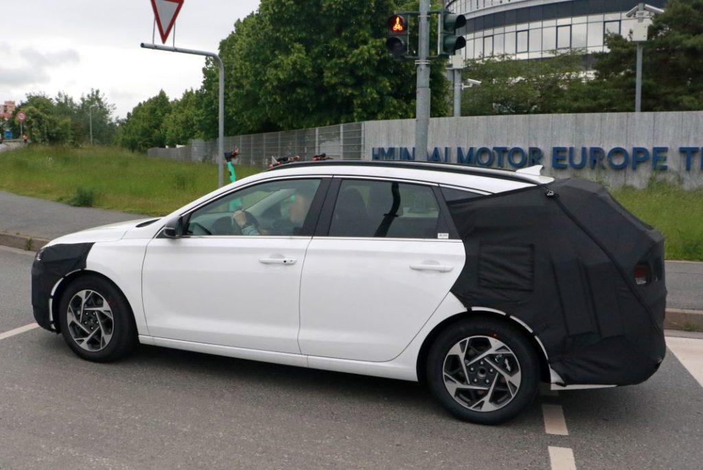 Este es el Hyundai i30 familiar, que será renovado en 2024 17 Motor16 Hyundai i30 Wagon facelift 16 Motor16