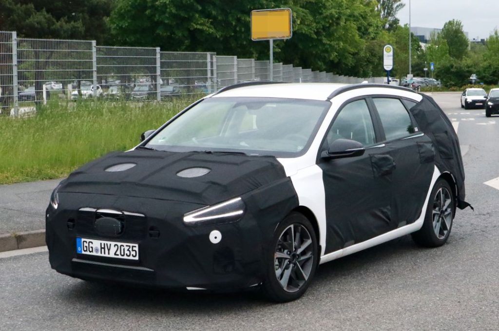 Este es el Hyundai i30 familiar, que será renovado en 2024 6 Motor16 Hyundai i30 Wagon facelift 4 Motor16