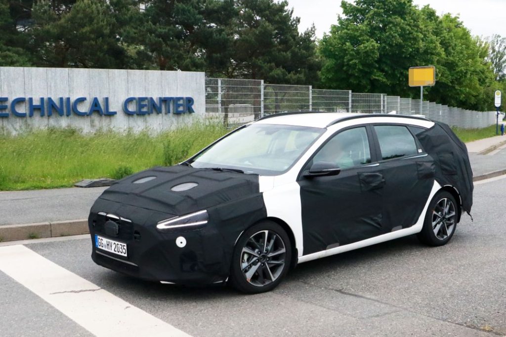 Este es el Hyundai i30 familiar, que será renovado en 2024 7 Motor16 Hyundai i30 Wagon facelift 5 Motor16