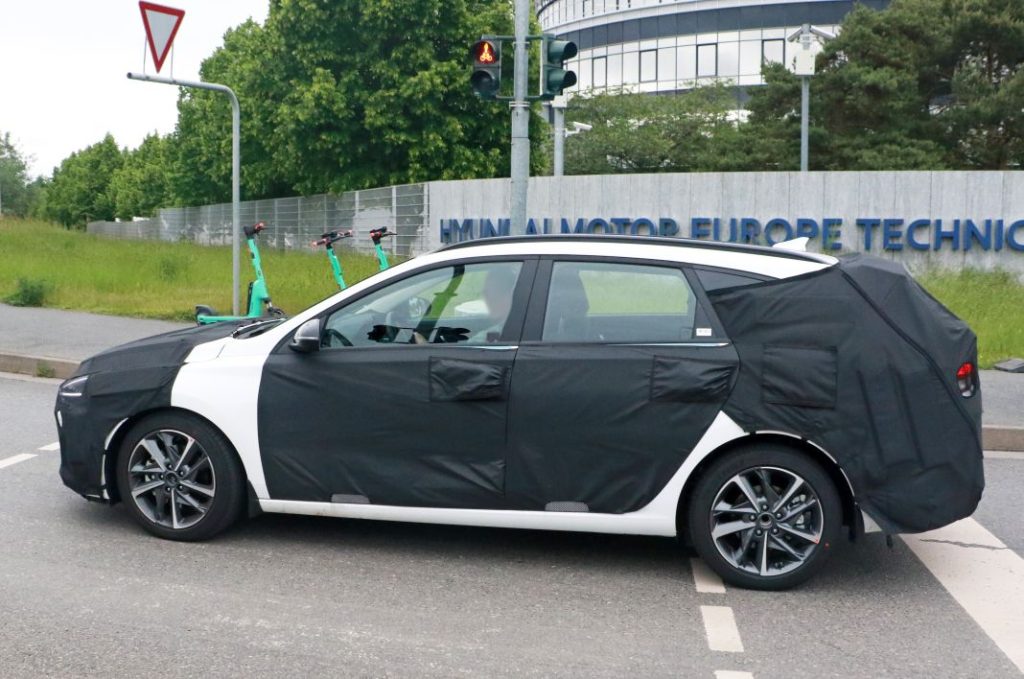 Este es el Hyundai i30 familiar, que será renovado en 2024 9 Motor16 Hyundai i30 Wagon facelift 7 Motor16