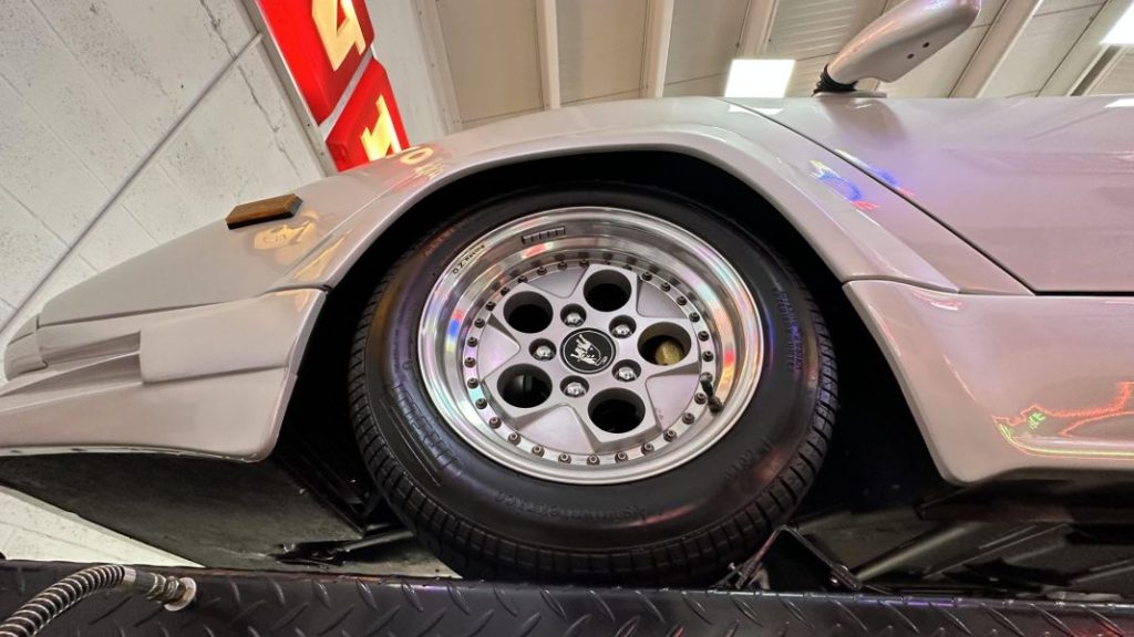 Conviértete en “el lobo de Wall Street” con este Lamborghini Countach 25th Anniversary 32 Motor16 Lamborghini Countach 25th Anniversary 10 Motor16