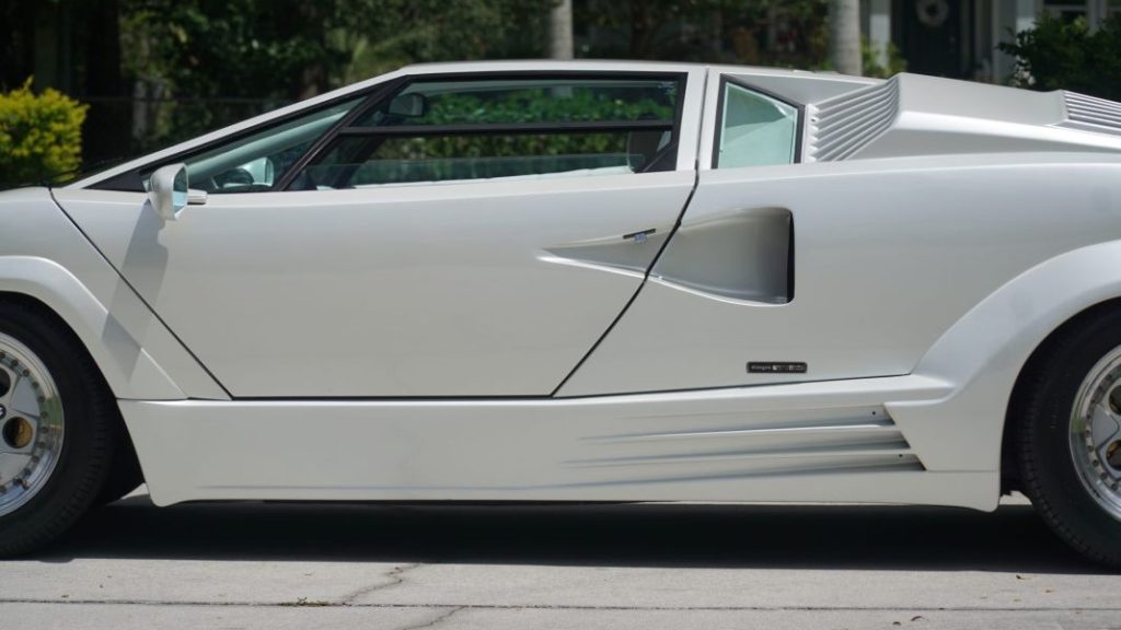 Conviértete en “el lobo de Wall Street” con este Lamborghini Countach 25th Anniversary 18 Motor16 Lamborghini Countach 25th Anniversary 23 Motor16