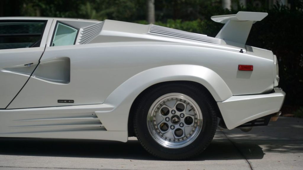 Conviértete en “el lobo de Wall Street” con este Lamborghini Countach 25th Anniversary 17 Motor16 Lamborghini Countach 25th Anniversary 24 Motor16