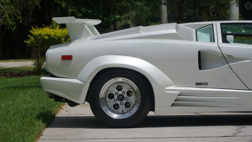 Conviértete en “el lobo de Wall Street” con este Lamborghini Countach 25th Anniversary 6 Motor16 Lamborghini Countach 25th Anniversary 36 Motor16