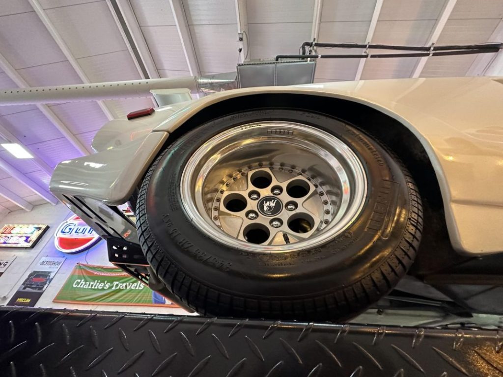 Conviértete en “el lobo de Wall Street” con este Lamborghini Countach 25th Anniversary 38 Motor16 Lamborghini Countach 25th Anniversary 7 Motor16