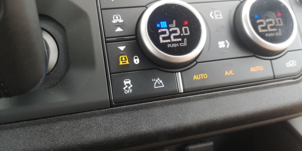 Prueba del Land Rover Defender 90 V8. Una bestia anda suelta 23 Motor16 Land Rover Defender 90 V8 25 Motor16