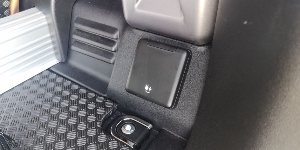 Prueba del Land Rover Defender 90 V8. Una bestia anda suelta 25 Motor16 Land Rover Defender 90 V8 28 Motor16