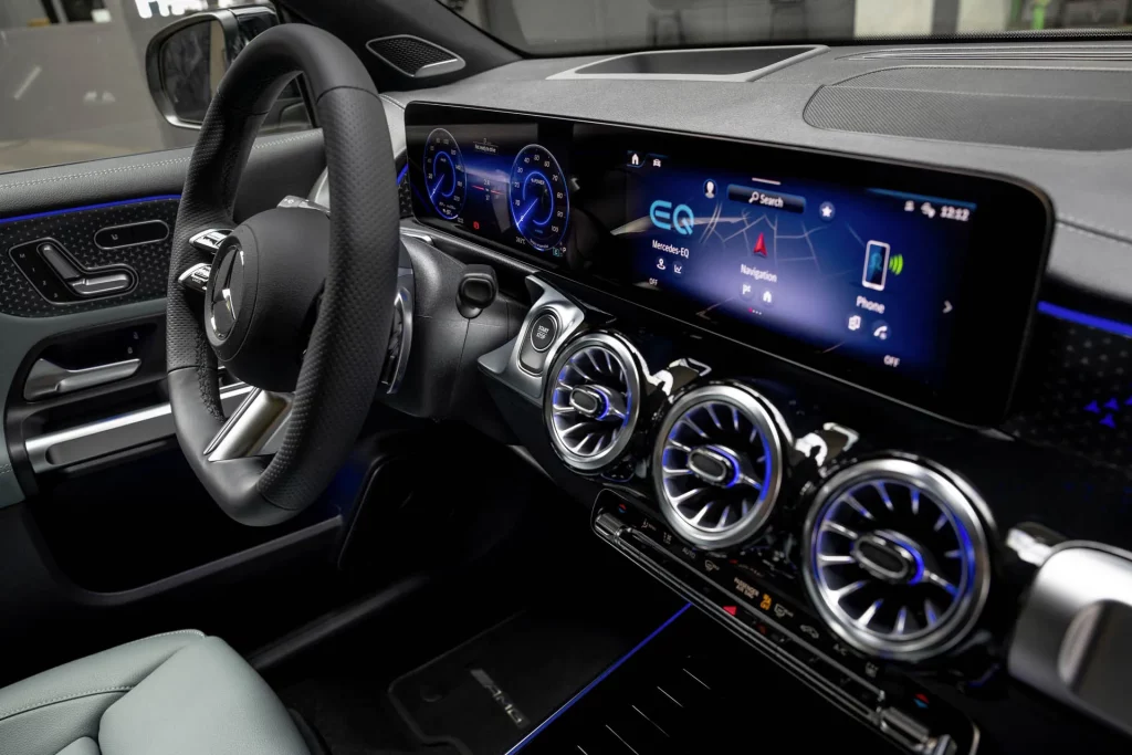 El Mercedes EQB cambia de cara... y algo más 10 Motor16 MERCEDES EQB 2024 7 Motor16