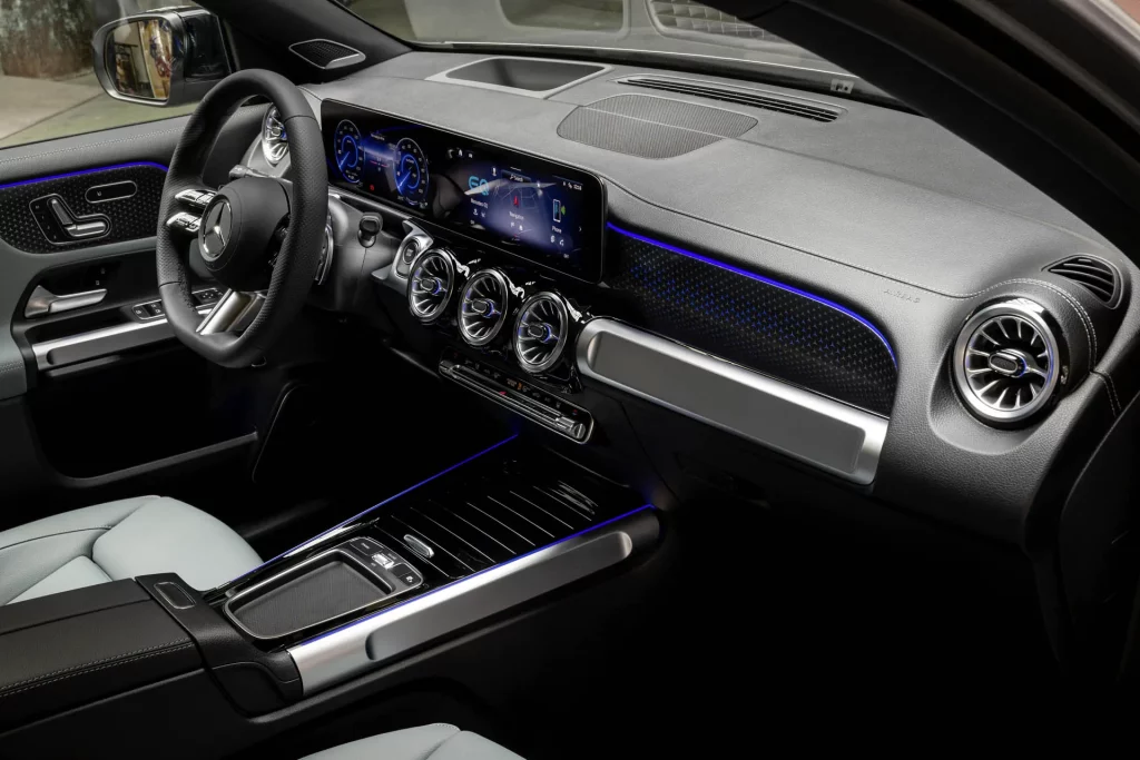 El Mercedes EQB cambia de cara... y algo más 12 Motor16 MERCEDES EQB 2024 9 Motor16