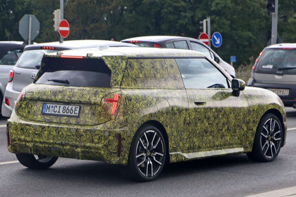 Buenas noticias: parece que habrá un Mini John Cooper Works 100 % eléctrico 13 Motor16 MINI EV JCW 1 Motor16