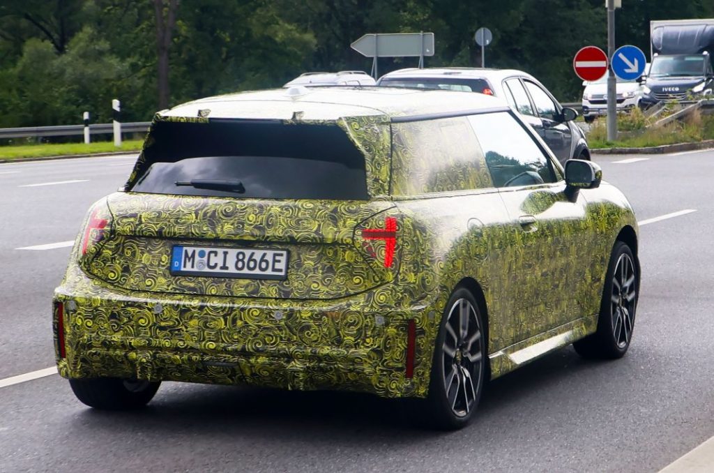 Buenas noticias: parece que habrá un Mini John Cooper Works 100 % eléctrico 14 Motor16 MINI EV JCW 12 Motor16