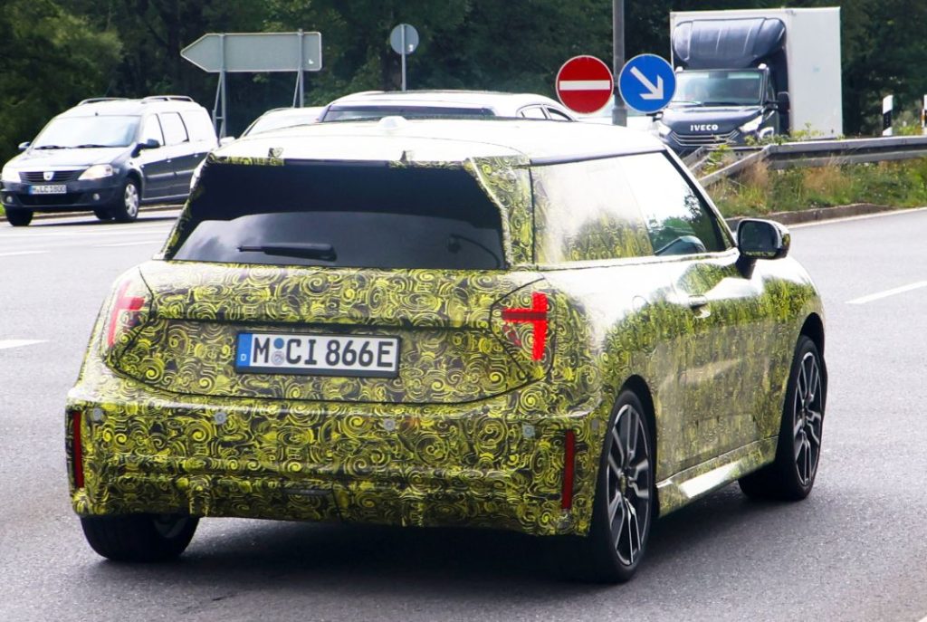 Buenas noticias: parece que habrá un Mini John Cooper Works 100 % eléctrico 15 Motor16 MINI EV JCW 13 Motor16