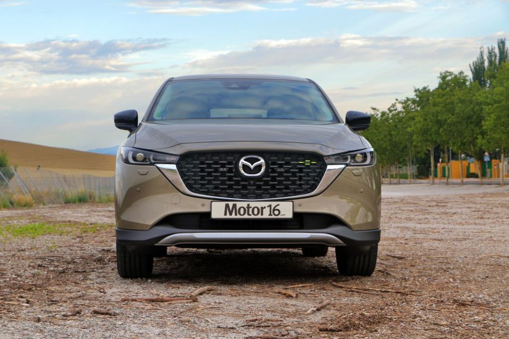 Prueba del Mazda CX-5 2.0 e-Skyactiv G MHEV Newground: Un SUV poco convencional 7 Motor16 Mazda CX 5 prueba skyactiv g 1 Motor16