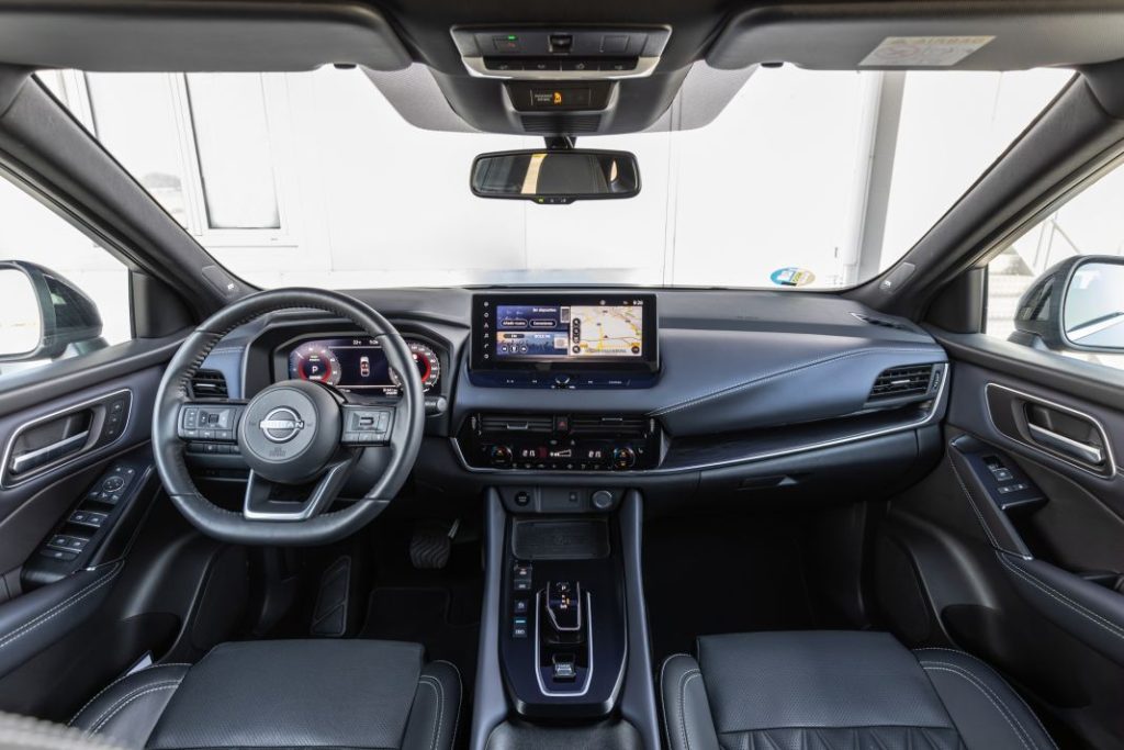 Nissan Qashqai E-Power vs Toyota C-HR 180H. Dos maneras de entender la hibridación 5 Motor16 Nissan Qashqai Toyota C-HR comparativa (11)