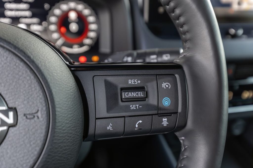 Nissan Qashqai E-Power vs Toyota C-HR 180H. Dos maneras de entender la hibridación 42 Motor16 Nissan Qashqai Toyota C HR comparativa 15 Motor16