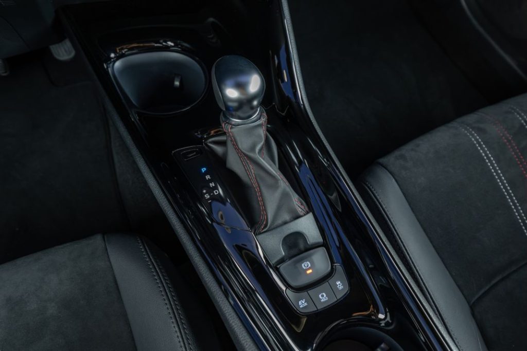 Nissan Qashqai E-Power vs Toyota C-HR 180H. Dos maneras de entender la hibridación 30 Motor16 Nissan Qashqai Toyota C HR comparativa 3 Motor16