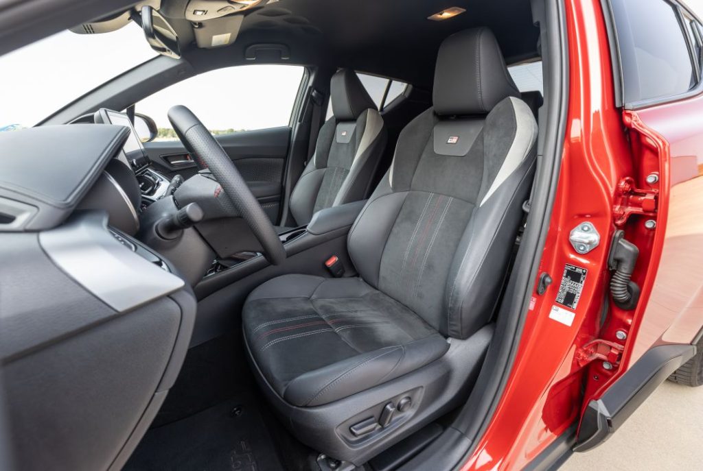 Nissan Qashqai E-Power vs Toyota C-HR 180H. Dos maneras de entender la hibridación 36 Motor16 Nissan Qashqai Toyota C HR comparativa 9 Motor16