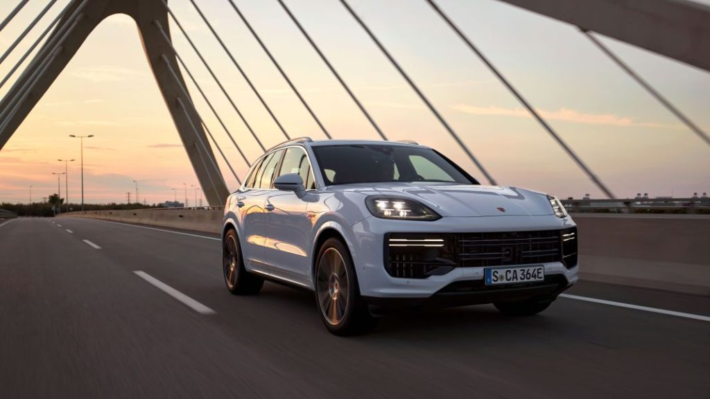 Porsche Cayenne Turbo E-Hybrid. 740 CV para el Cayenne más potente de la historia 13 Motor16 Porsche Cayenne Turbo E Hybrid 12 Motor16