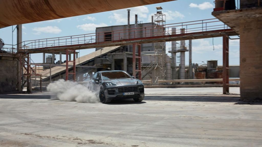 Porsche Cayenne Turbo E-Hybrid. 740 CV para el Cayenne más potente de la historia 7 Motor16 Porsche Cayenne Turbo E Hybrid 3 Motor16