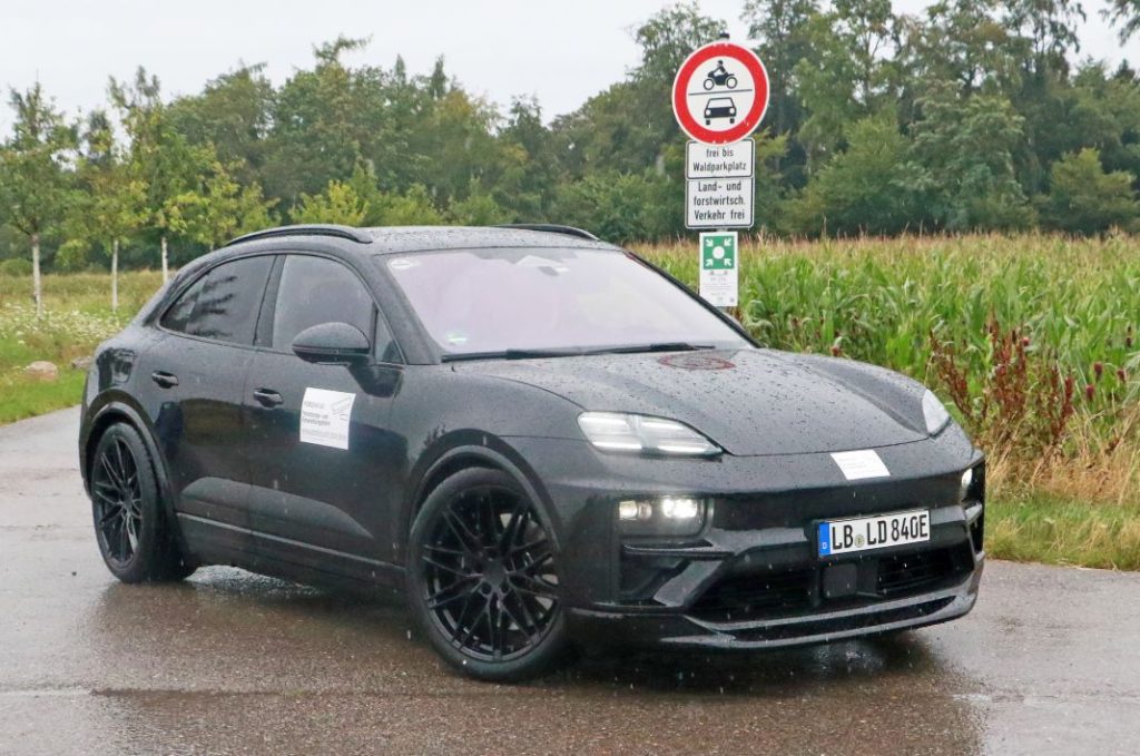 Cazado sin apenas camuflaje el Porsche Macan eléctrico. En la recta final 19 Motor16 Porsche Macan electrico 2024 21 Motor16