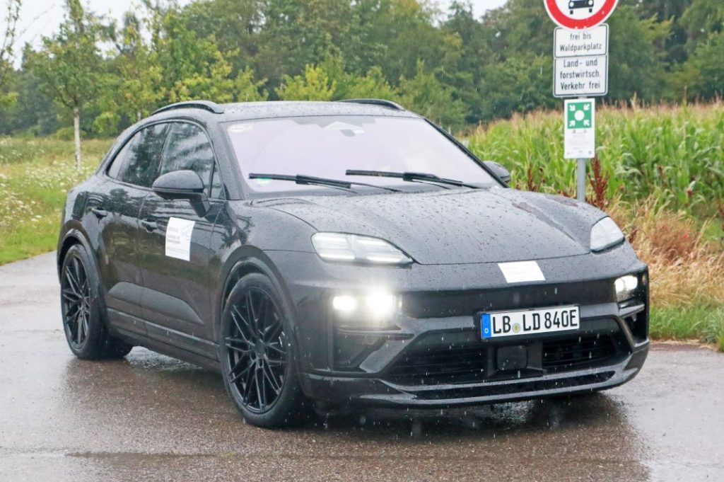 Cazado sin apenas camuflaje el Porsche Macan eléctrico. En la recta final 20 Motor16 Porsche Macan electrico 2024 23 Motor16