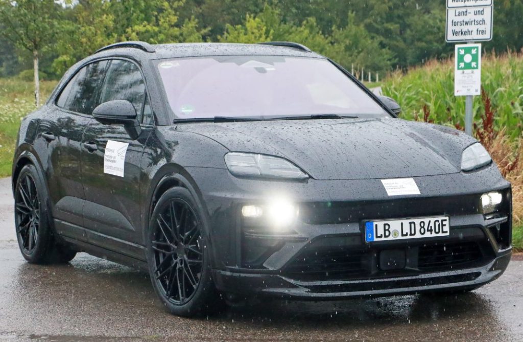 Cazado sin apenas camuflaje el Porsche Macan eléctrico. En la recta final 21 Motor16 Porsche Macan electrico 2024 24 Motor16