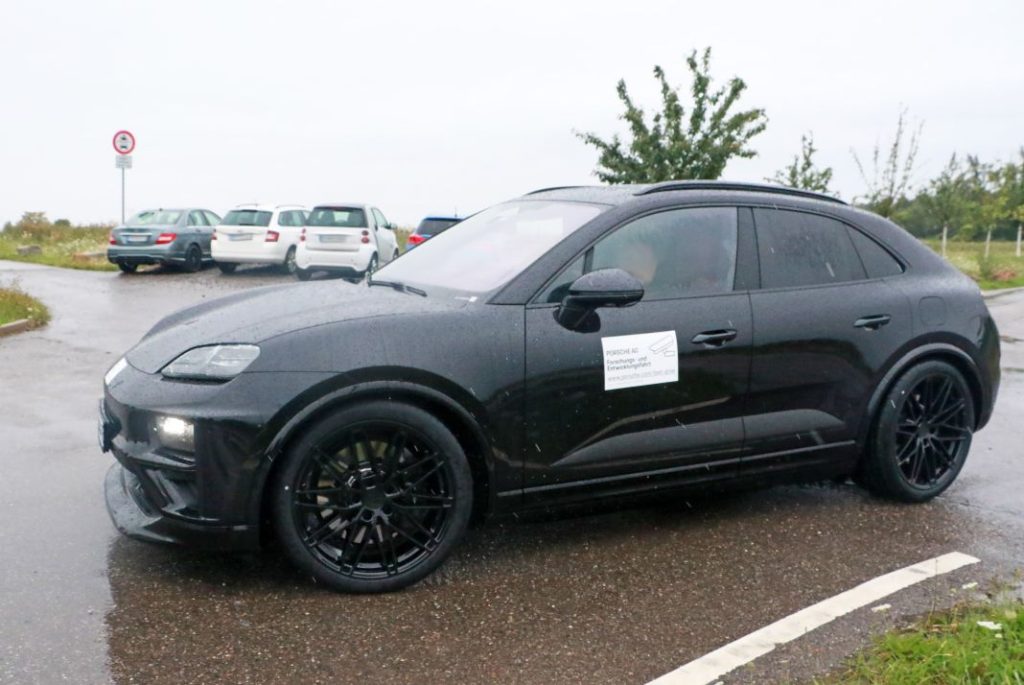 Cazado sin apenas camuflaje el Porsche Macan eléctrico. En la recta final 25 Motor16 Porsche Macan electrico 2024 29 Motor16